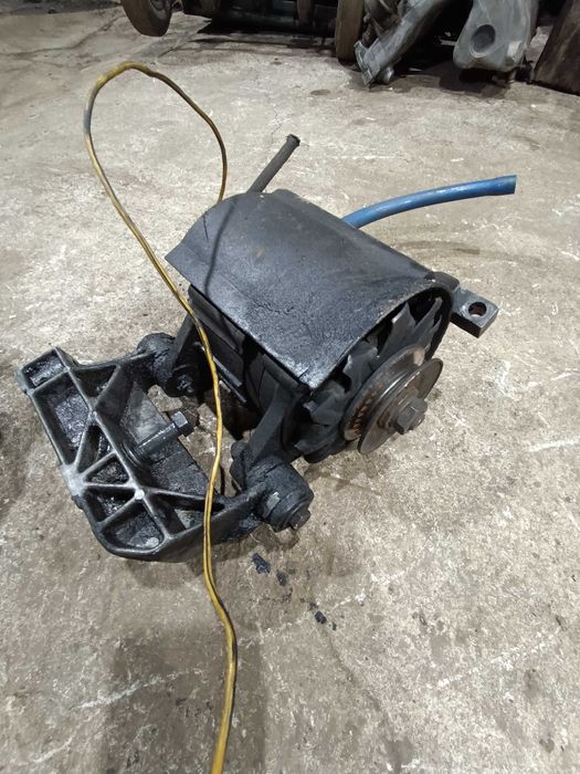 Генератор Опель Фронтера 2.3 TD Омега Кронштейн насос Генератор