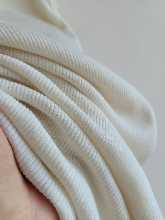 Cubus prążkowana koszulka z wełny merino i jedwabiu S