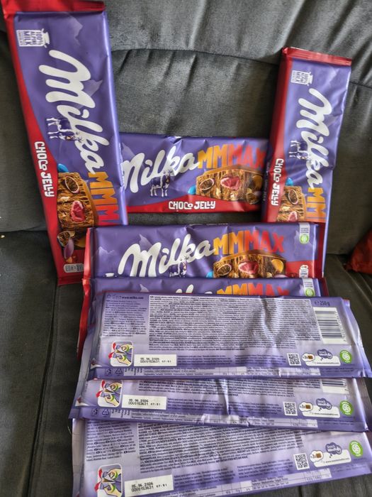 Cena za 10 szt! Milka MMMAX czekolada mleczna Choco Jelly 2500 kg z cukierkami strzelającymi