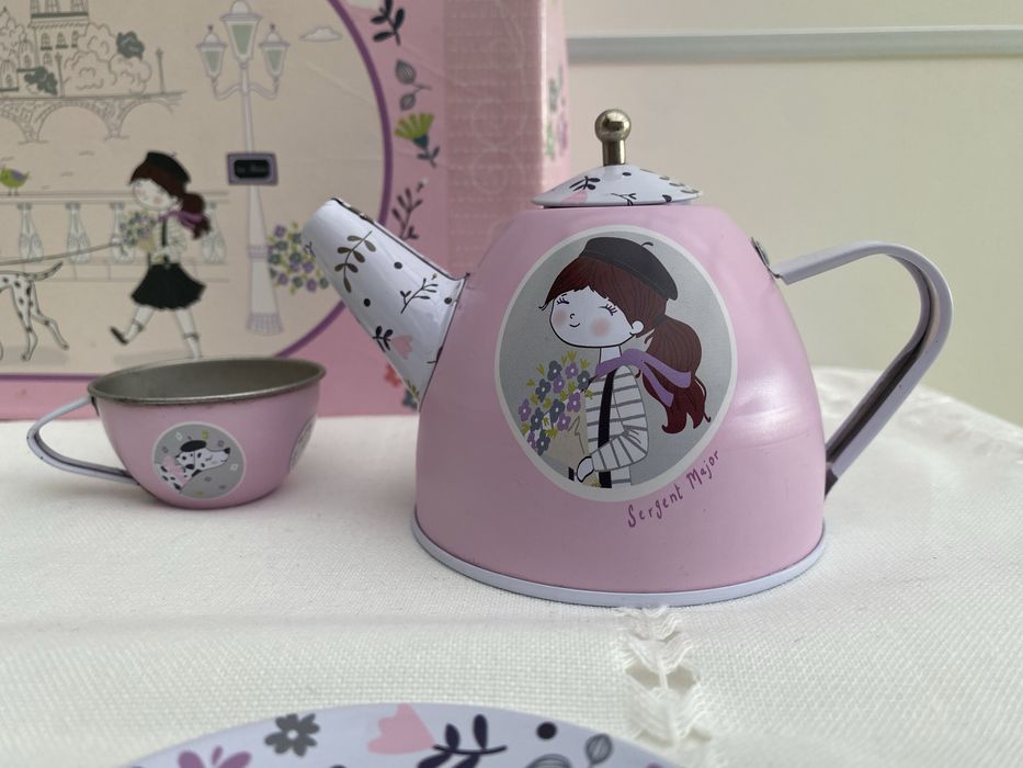 Conjunto de cha e bolo de aniversario