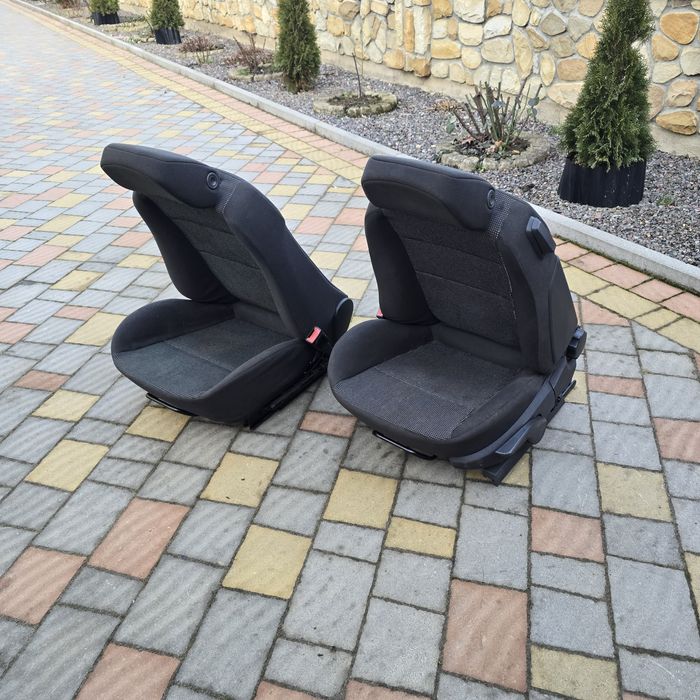 Сидіння з відкидною спинкою на салазках Opel Astra H