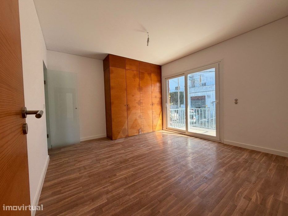 Moradia T4 em Mina de Água, Amadora