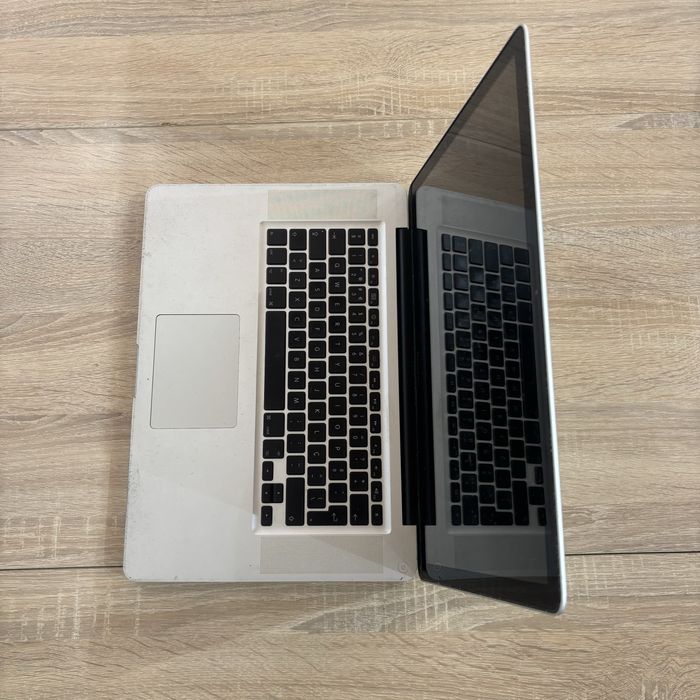 MacBook Pro mid 2010 15’ A1286 - Peças
