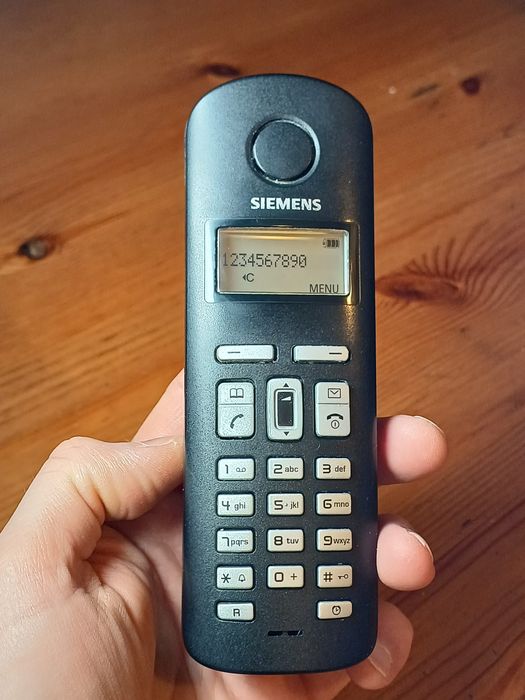 Trzy telefony stacjonarne Siemens, bezprzewodowe