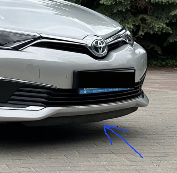 Listwa zderzaka toyota auris II