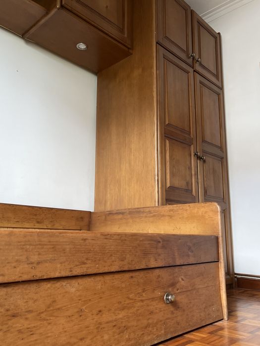Mobilia conjunto cama e armário como novos