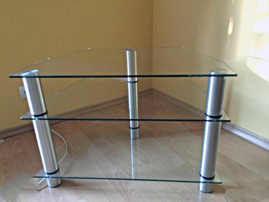 Szklany stół pod telewizor