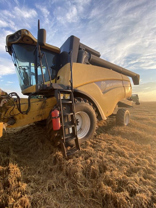 Зернозбиральний комбайн New Holland cx 6090