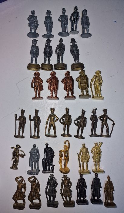 Киндер . Фігурка . Повні набори .  кіндер . ландрин . солдатик