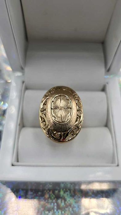 585 Piękny duży złoty pierścionek