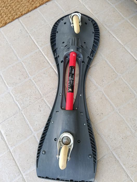 Skate waveboard.