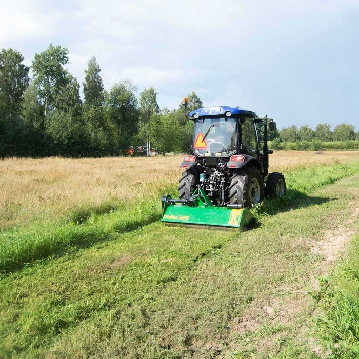 Kosiarka z 20 bijakami młotkowymi, o szerokości roboczej 1,25 m