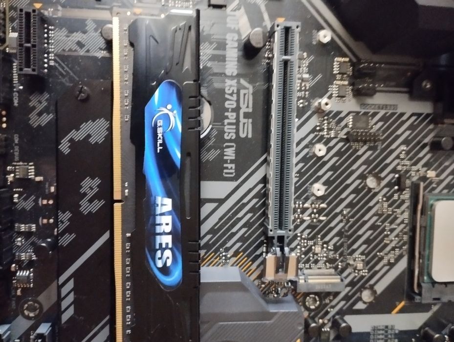 комплект Asus TUF GAMING X570-PLUS (WI-FI),Ryzen 7 5700x, 32gb GSkill.