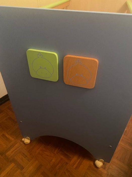 Cama berçário de madeira + acessórios e colchão.