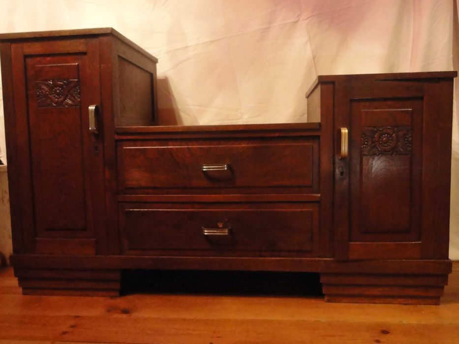 Móvel antigo, ótimo estado.