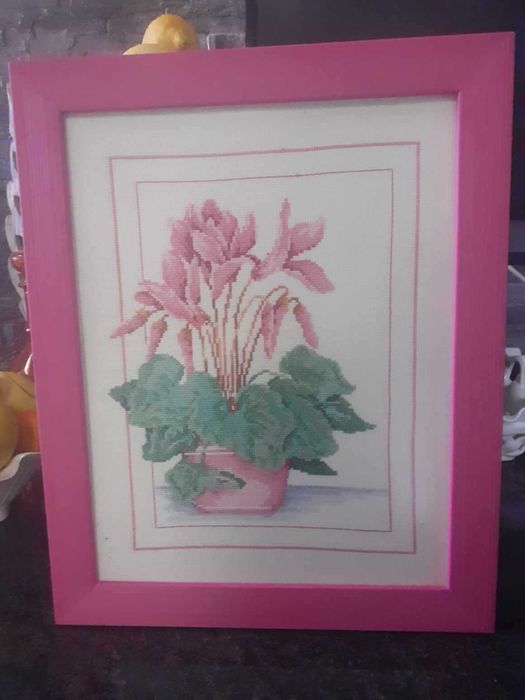 Quadro bordado a ponto de cruz (certificado) para desocupar.