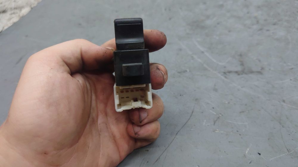 Nissan Almera N16 2 II Przełącznik Szyb Pojedynczy