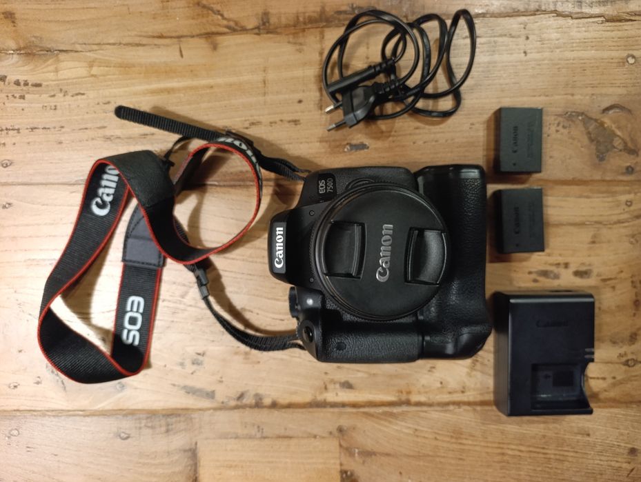 Canon EOS 750D + 18-55mm + Grip + 2 Baterias