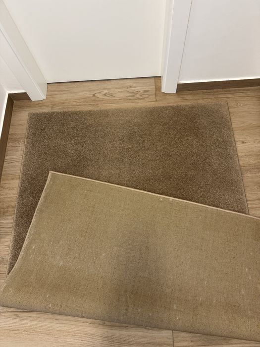 2 carpetes castanhas