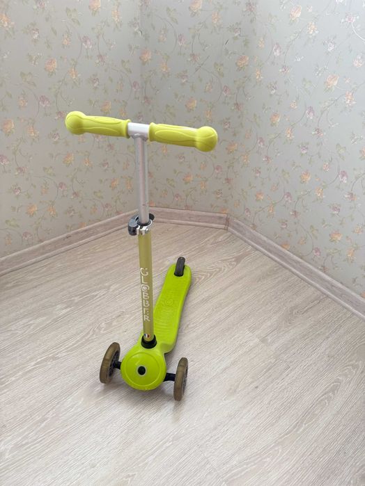 Самокат GLOBBER серії PRIMO FOLDABLE LIGHTS зелений (432-106-3)