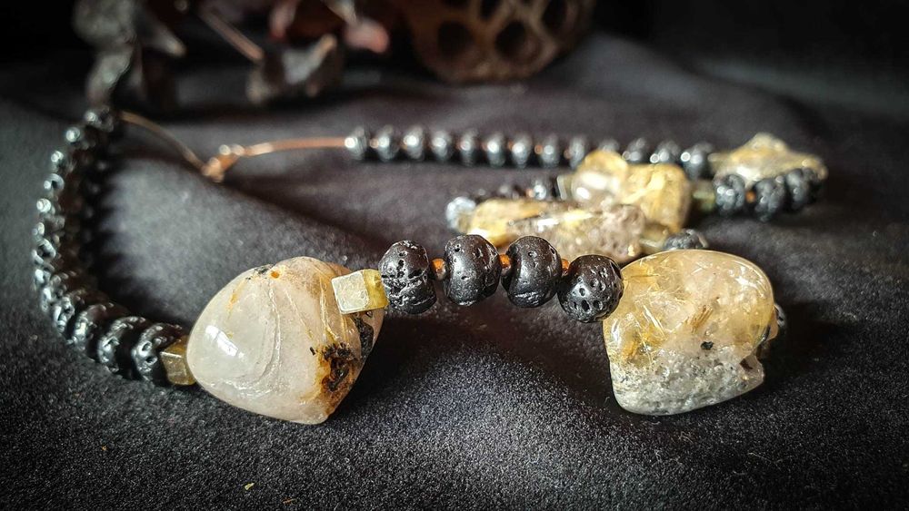 naszyjnik handmade lawa czarna, kwarc z mitylem