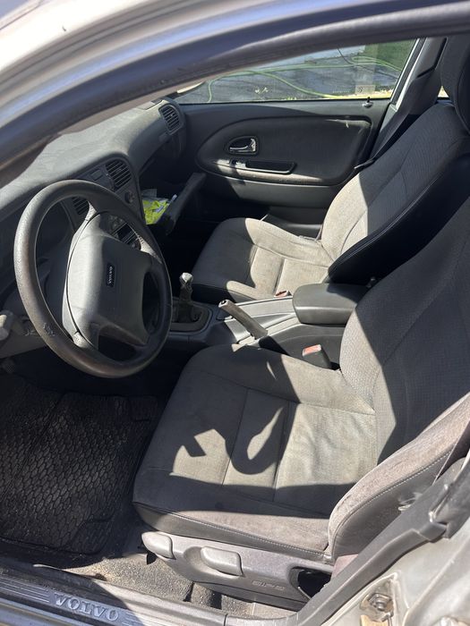 Volvo v40 cinzento