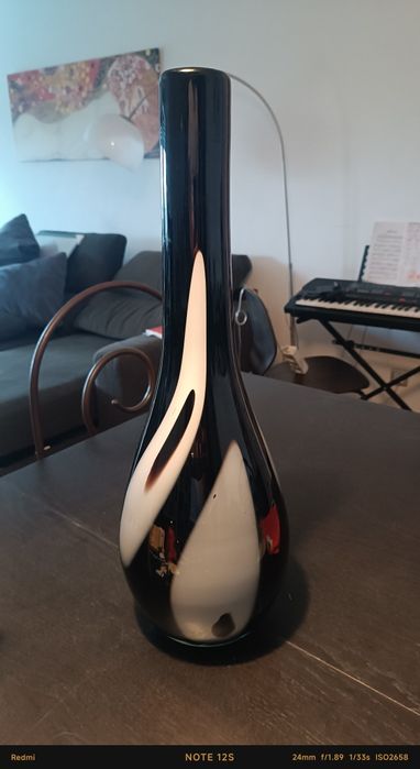 Jarrão Decorativo Elegante em Vidro Preto – Peça de Destaque