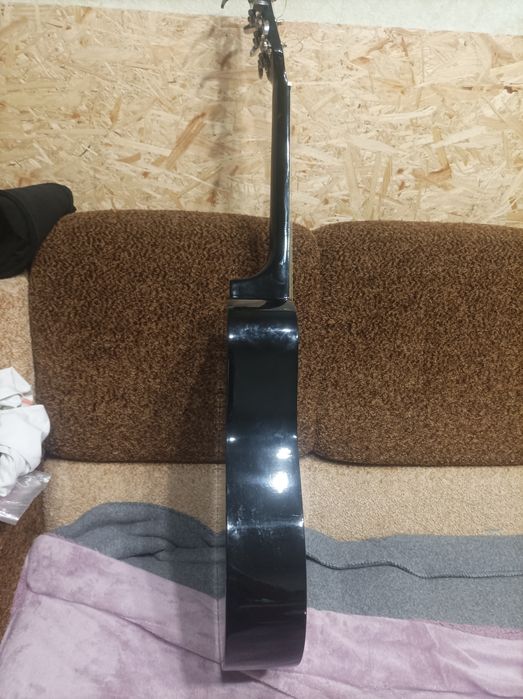 Акустическая гитара