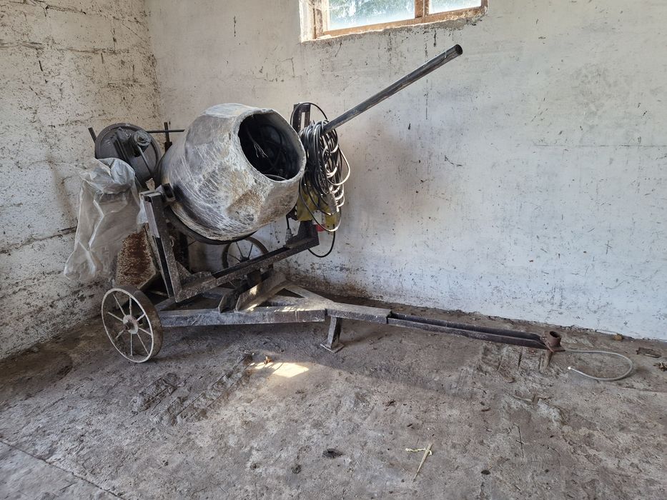 Betoniarka (sprawna)z silnikiem i kablem siłowym