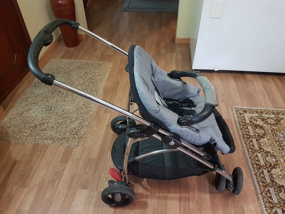 Carrinho de bebé, da Marca bébé  confort.