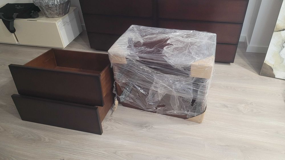 2 mesas de cabeceira em madeira maciça