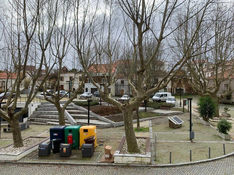 Apartamento T3 + 2, renovado recentemente, com box e arrecadação