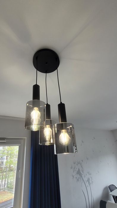 Lampy wiszące z żarówkami