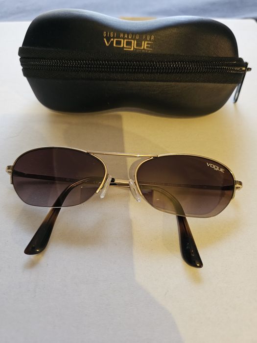 Óculos de Sol com as lentes originais.