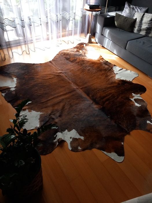 Tapete em Pele Natural Premium – 2,20m x 2,35m – Excelente Estado