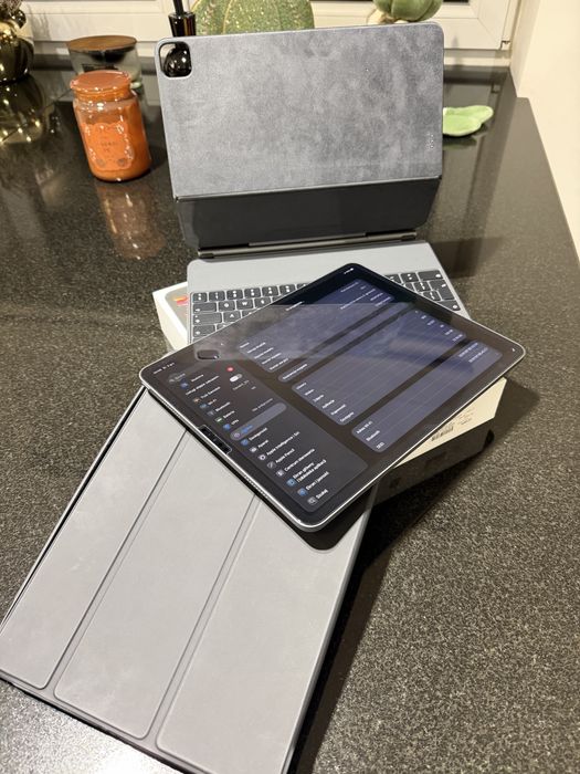 Ipad Pro 12.9’’ 6 generacji + Magick Keyboard+ Pencil IDEAŁ