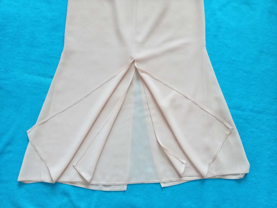 Длинная юбка бежевого цвета (спідниця)