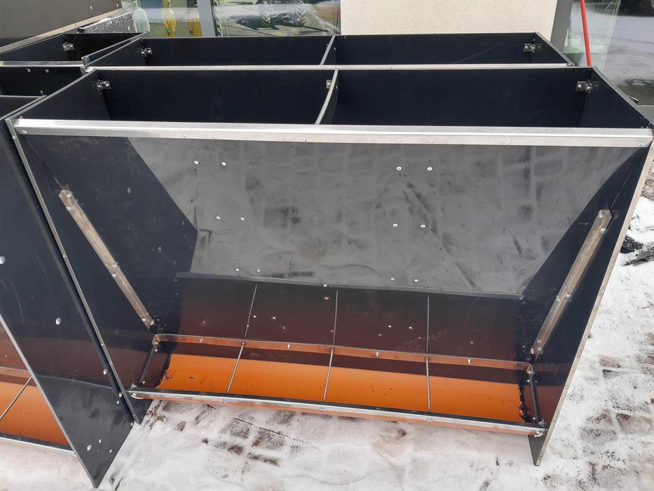 Automat_ karmnik_ paśnik czterostanowiskowy AP4T skrzynkowy, na sucho