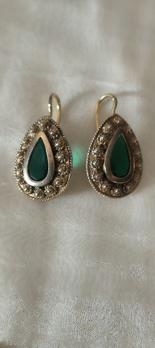Brincos antigos com pedra verde