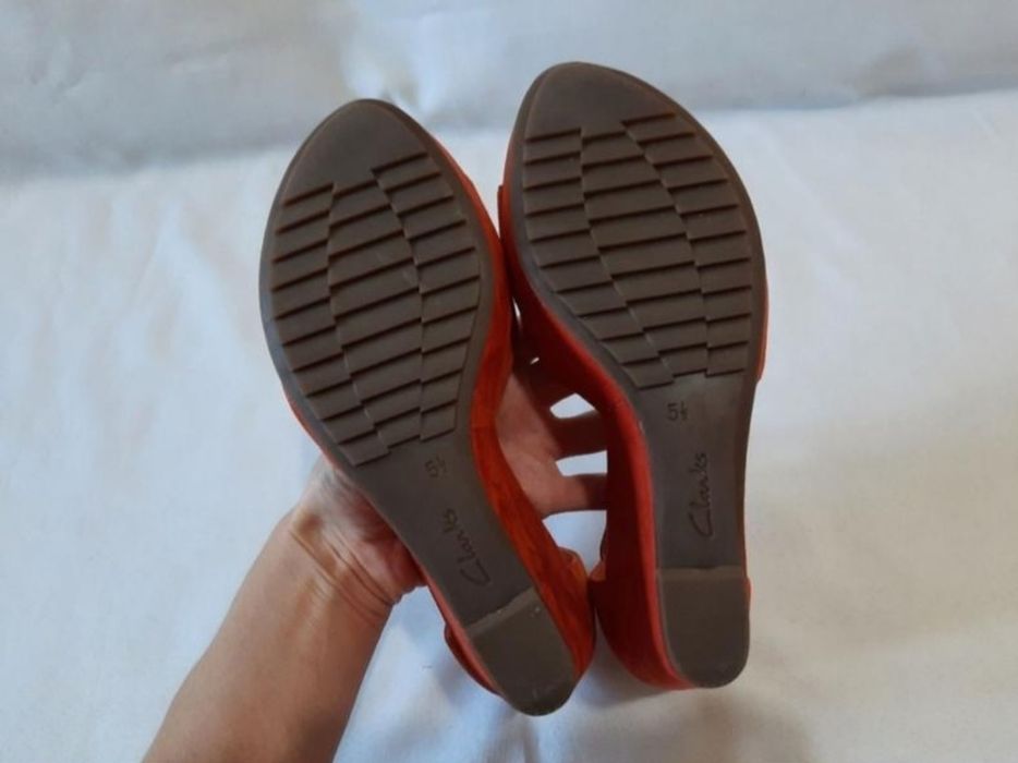 Босоніжки замшеві Clarks оригінал 
В ідеальному стані!