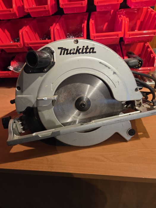 Piła tarczowa elektryczna Makita 5903R 2000W 235 mm