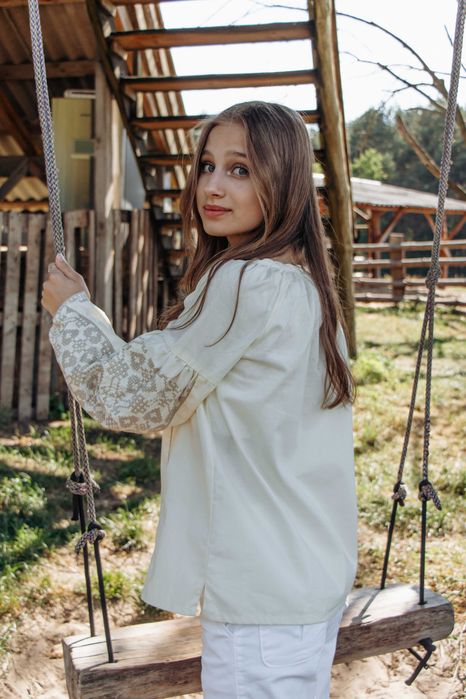 Вишиванка Рута (бежева) для дівчинки