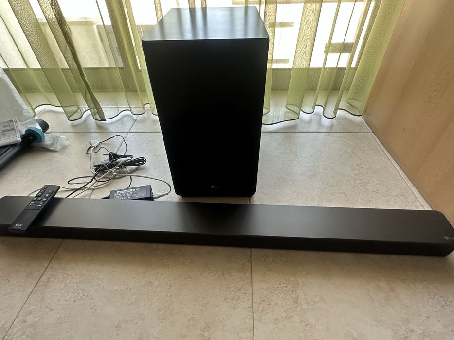 Barra de Som LG SK8 + Subwoofer Sem Fios – Dolby Atmos – Excelente Estado