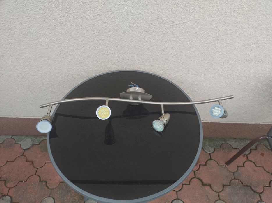 Żyrandol sufitowy z żarówkami