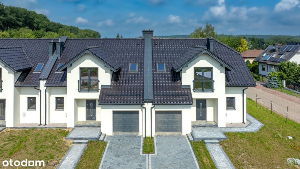 Skrajny dom w zabudowie szeregowej z ogródkiem