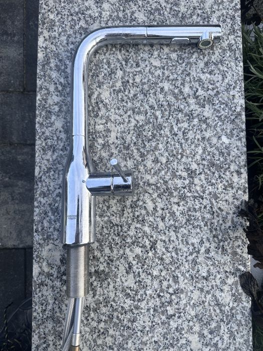 Bateria Kuchenna wyciagana wylewka  Grohe essens