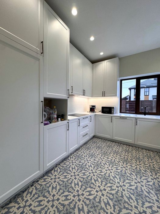 Продам современный  дом 215 м², Павленки, Ньютона, 8,5 соток( код 5704)