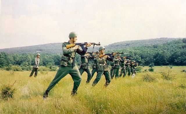 Capacete militar de combate M72 Exército Búlgaro soviético novo