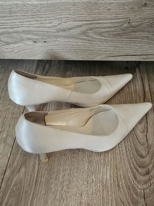 Buty szpilki eleganckie w kolorze ecru