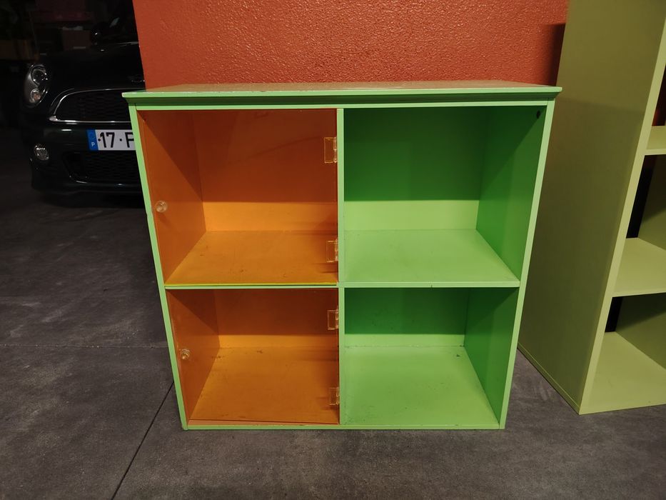 3 estantes em cubo